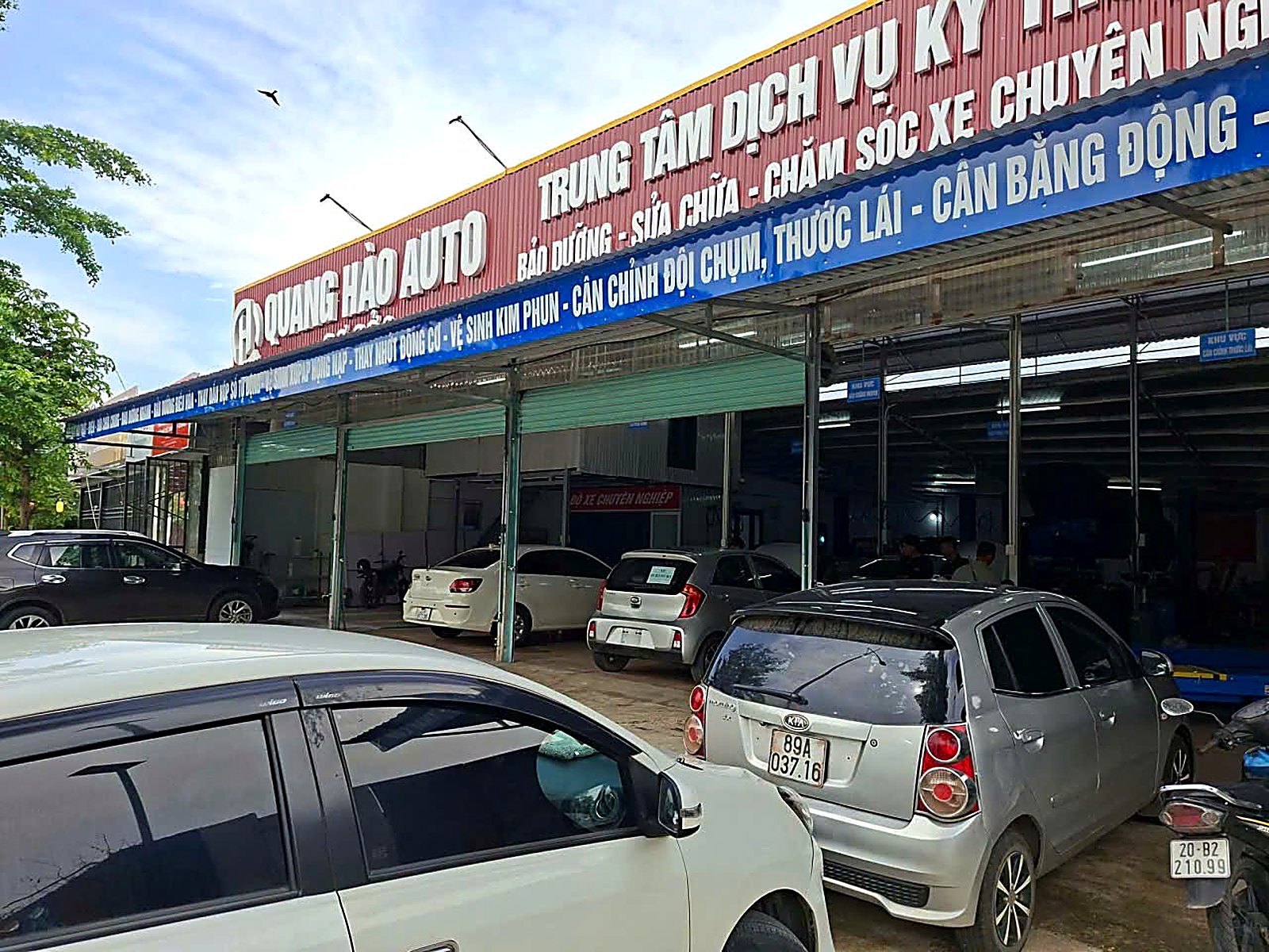 Mặt tiền Quang Hào Auto CS3 ngã tư Động Lực, Linh Sơn